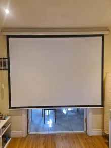 CINEMA "Home Cinema Screen" electric and projector