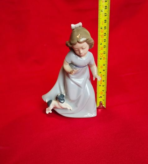Girl with Puppy   NAO by Lladro 1987