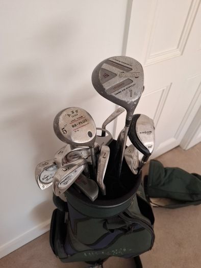 Macgregor golf bag with clubs
