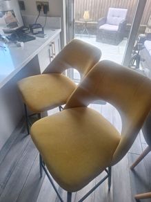 bar stool