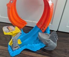 Hot wheels track