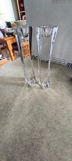 4 DIFFERENT ITMES- 1- Waterford Vintage Glandore Footed Candy Dish/ Compote 38.00 euro. 2- Set of 2 tipperary Vintage crystal Glass Coasters 18.00 euro. 3- Dublin Crystal bud vase 12.00 euro. 4- Nambe Lead Crystal Kissing Candle Sticks New 7 Inches Tall 1