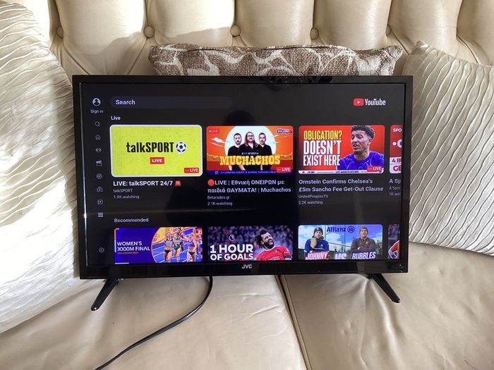 JVC 32 inch LED SMART Television with USB, 2 HDMI, PC Connection port, WIFI connectivity, etc (Boxed / Like New)