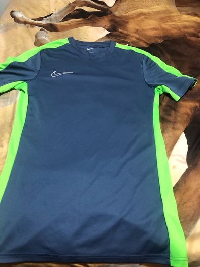 Boys nike top size S