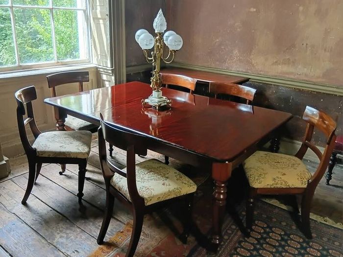 Antique mahogany Diningroom  Table and Chairs