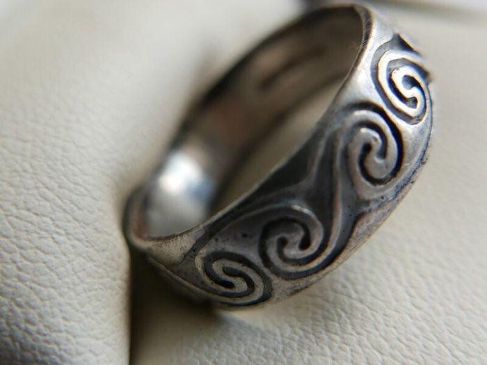 Vintage 925 Sterling Silver Celtic spiral band Ring size Q - 5.0g