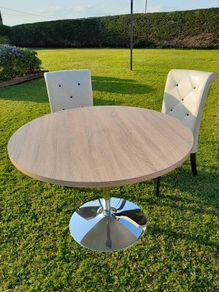 table and chairs