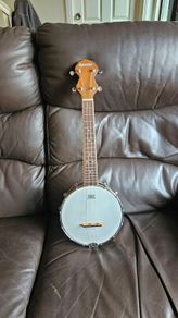 Ashbury Banjolele with bag.