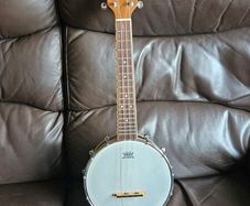 Ashbury Banjolele with bag.