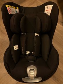 Cybex Sirona Z2 car seat with Sirona Zi isofix