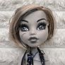 Mattel Monster High Skull Shores 2008 Black and White Frankie Stein Glue Hair Legs a bit loose (between body and legs) Used Please see photos Image 3