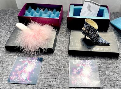 2 Raine "Just the Right Shoe" collectible figurine,