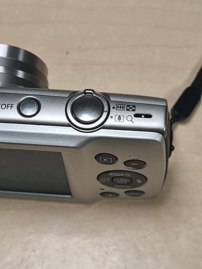 Canon Ixus 185 Digital Camera 20mp Mega Pixels Boxed With Charger And Memory Card Like New