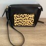 2 Handbags Image 8