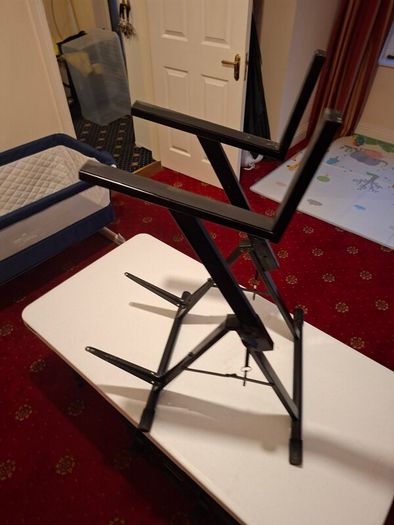 Amplifier Stand
