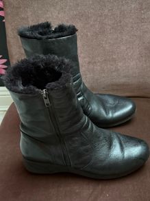 Size 7 black leather ankle boots. Fur lined.