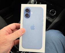 IPhone 17 256GB Sim Free Brand New 1 year Warranty activation 10 days ago Fully Boxed
