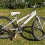 Raleigh Krush 24" girls bicycle Image 4