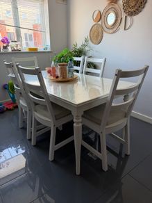 dinning table and chairs