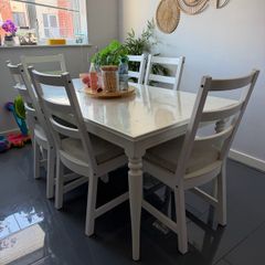 dinning table and chairs