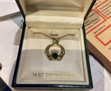 Gold claddagh necklace