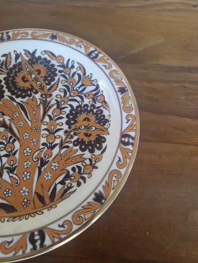 vintage retro plates
