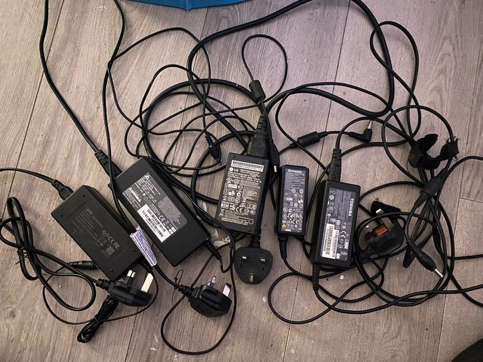 5 Power Adapters Chargers Lenovo, Toshiba, LG, Delta & APO