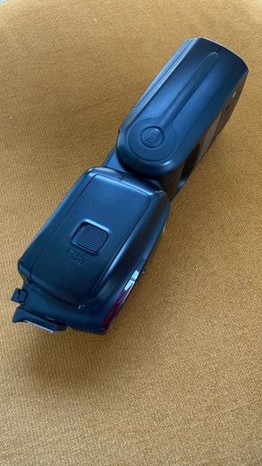 Canon Speedlite 600ex + Flash Trigger For Canon + charger and battery
