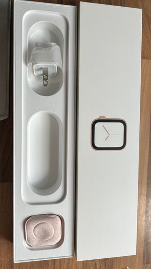 Apple Watch Series 4 Rose pink