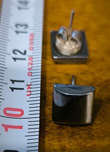 Silver earrings with hematite
