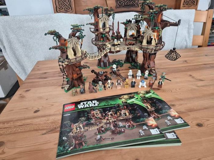Lego Star Wars UCS 10236 Ewok Village