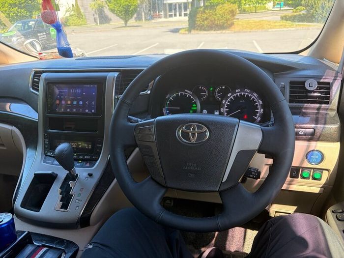 Toyota Vellfire hybrid - 7 seater - Fresh NCT