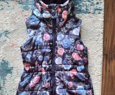 H and M gilet girls size 7-8 years