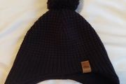 Black fleece-lined hat (2-4 years)