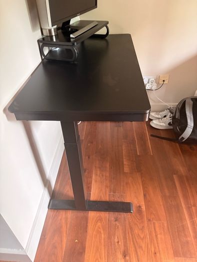 Height adjustable office desk