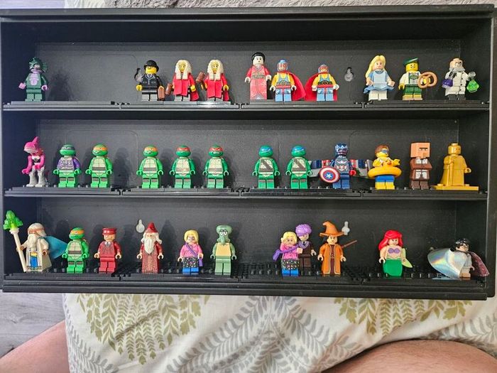 32 x variety of lego minifigures