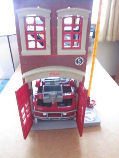 Fisher Price Fire Station,Brigade and Figures
