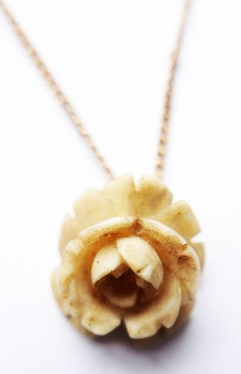 Vintage Dainty Flower Pendant Necklace 1/20 12K Gold Plated . length 16"