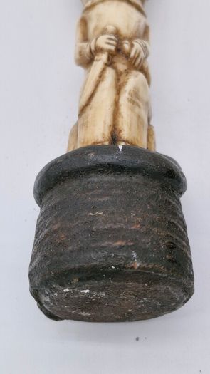 Ethical carved figures