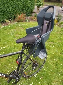 Bicycle rear frame-mounted child seat