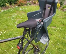 Bicycle rear frame-mounted child seat