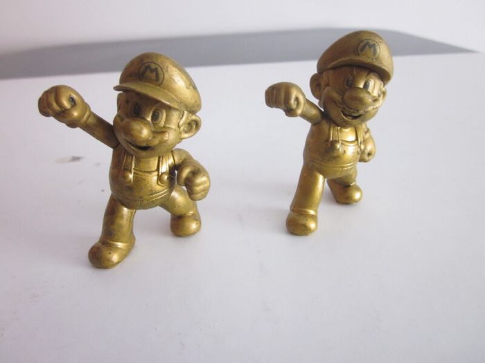 Nintendo Gold Trophy Series Super Mario Jakks 2.5" Figures X2