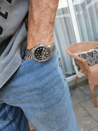 Watch Seiko 5 Automatic.