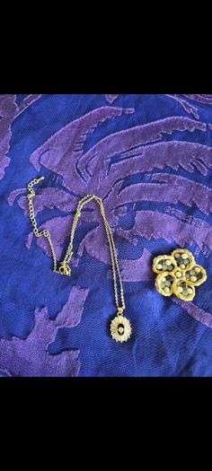Mixed lot of jewellery, cuff links, Rosary beads, Vintage brooches,necklaces,earrings