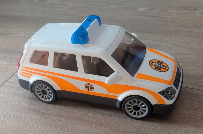 Playmobil ambulance car