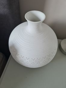 LED White Vase Lamp