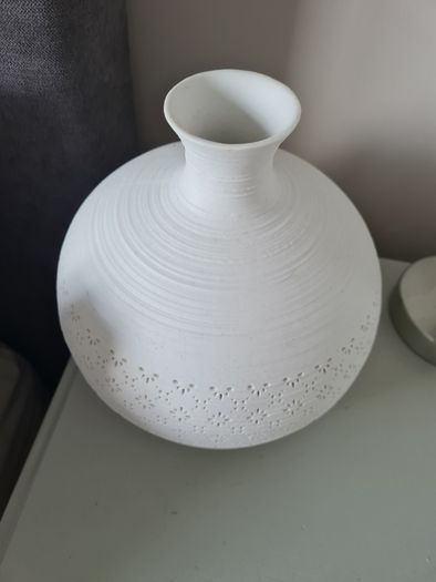LED White Vase Lamp