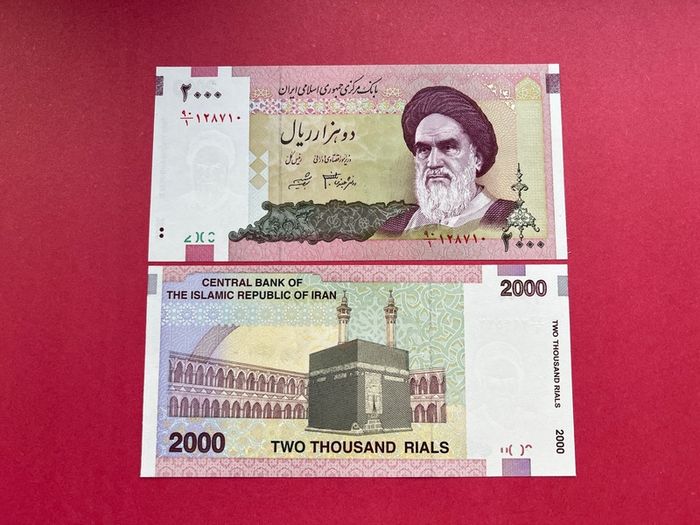 Iran  2,000  Rials  2005  Pick  144a   ( Uncirculated )