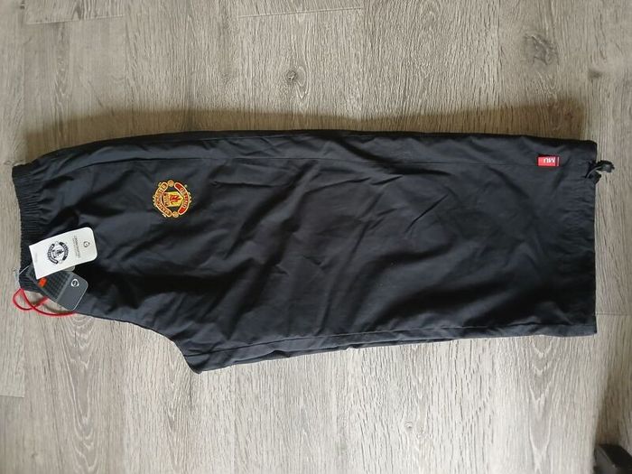 2002/2004 man united 3/4 bottoms XL