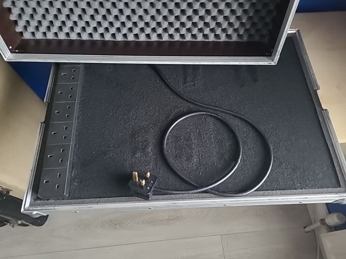 flight case pedals/ leads